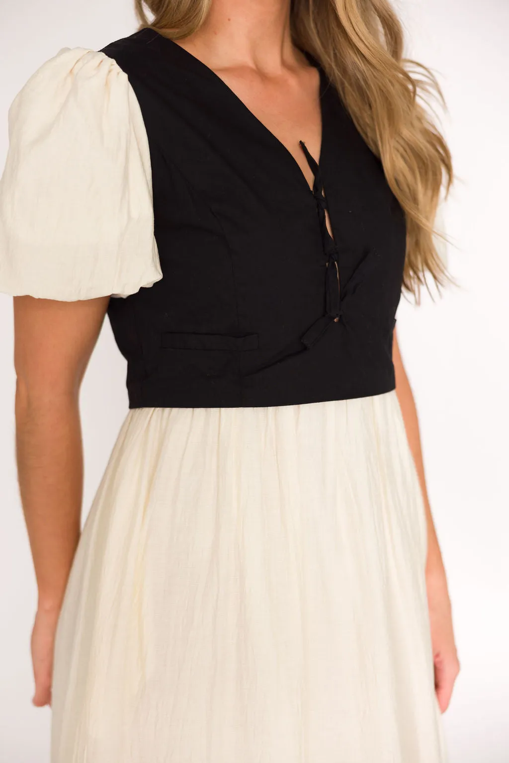 Mya Contrast Tie-Vest Midi Dress in Ivory/Black