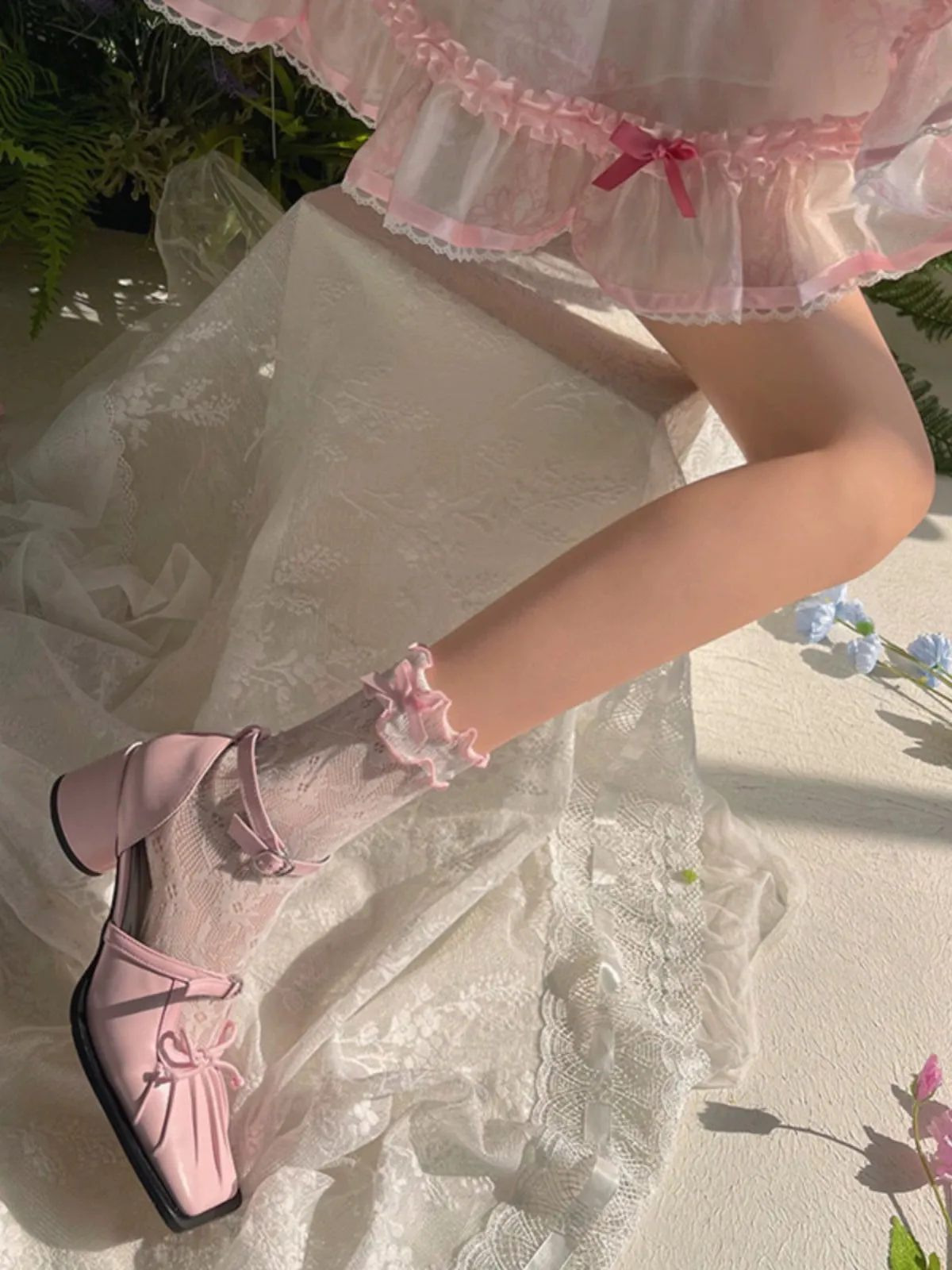 Ruffled Edge Lace Socks