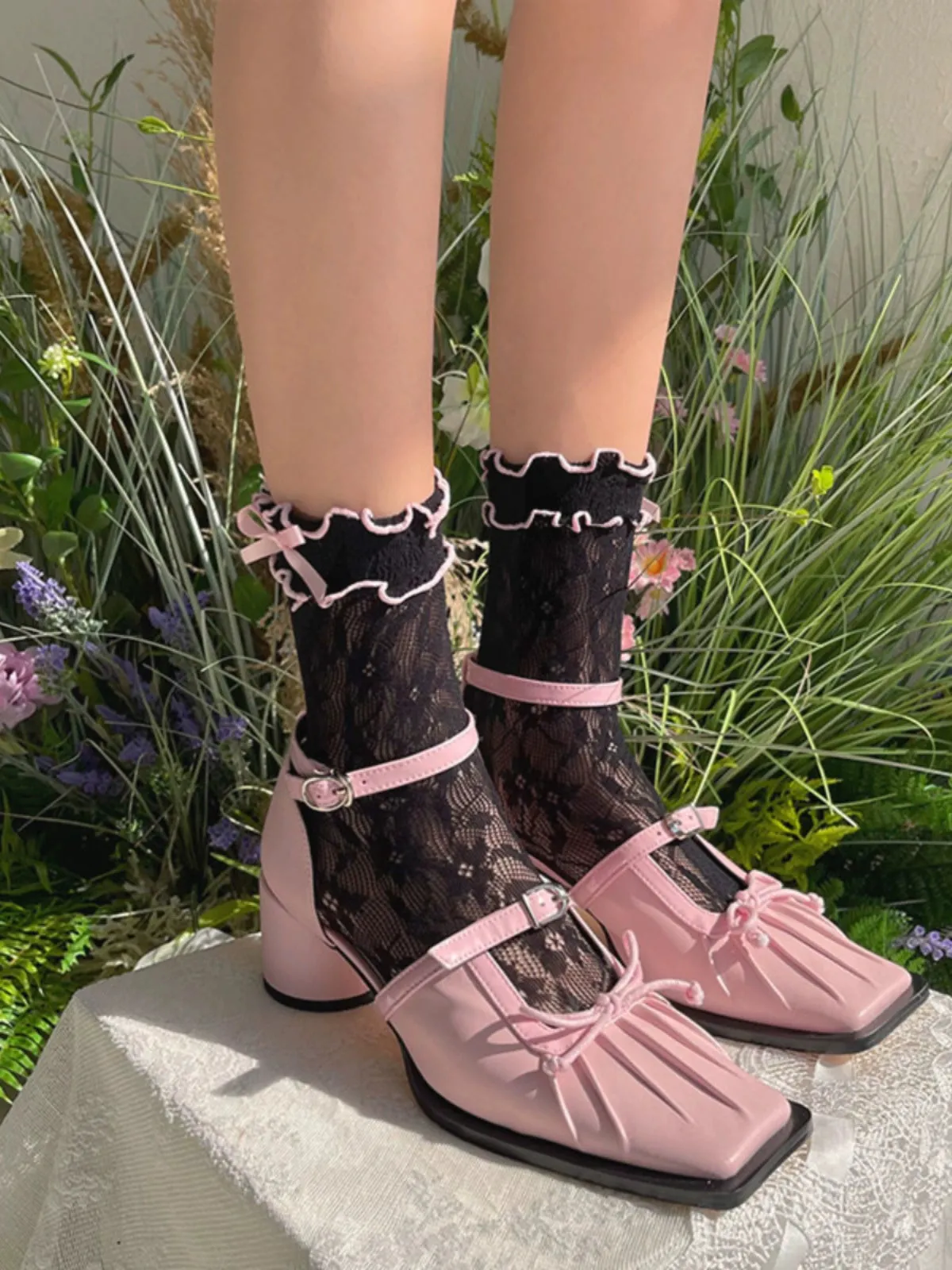 Ruffled Edge Lace Socks