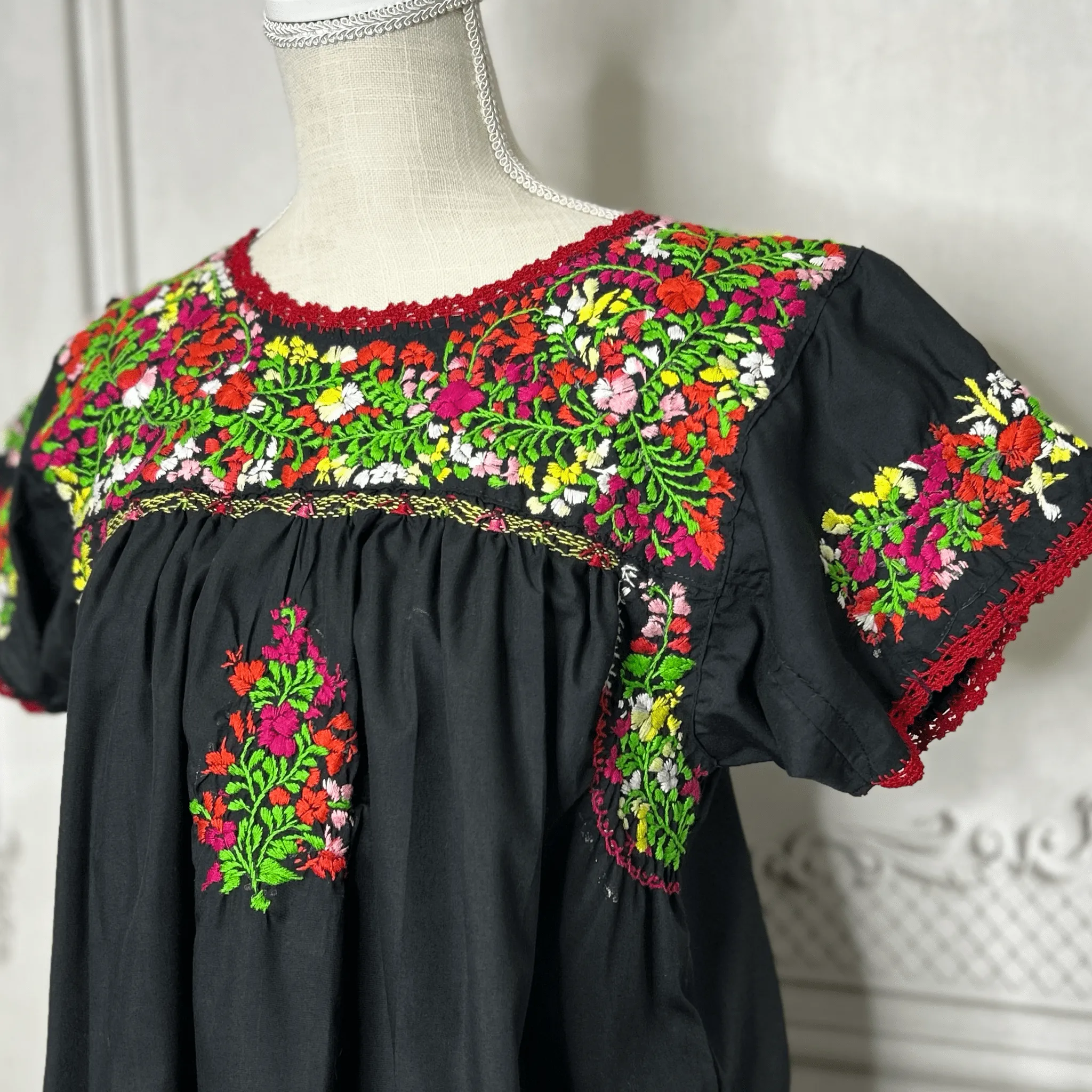 San Antonino Short Sleeve Blouse - El Jardin Cotton Embroidery