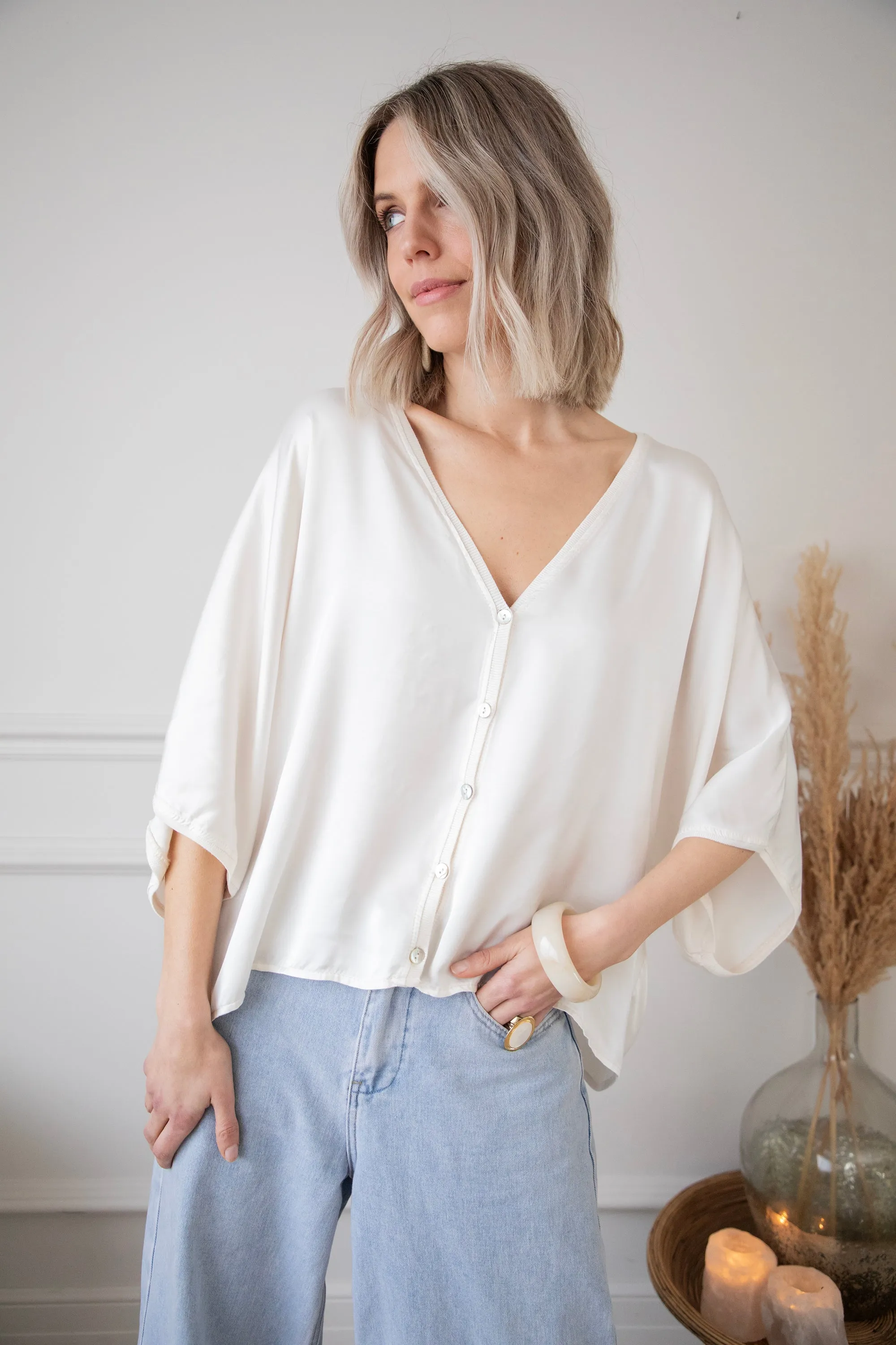 Satiny Sue Beige - Blouse