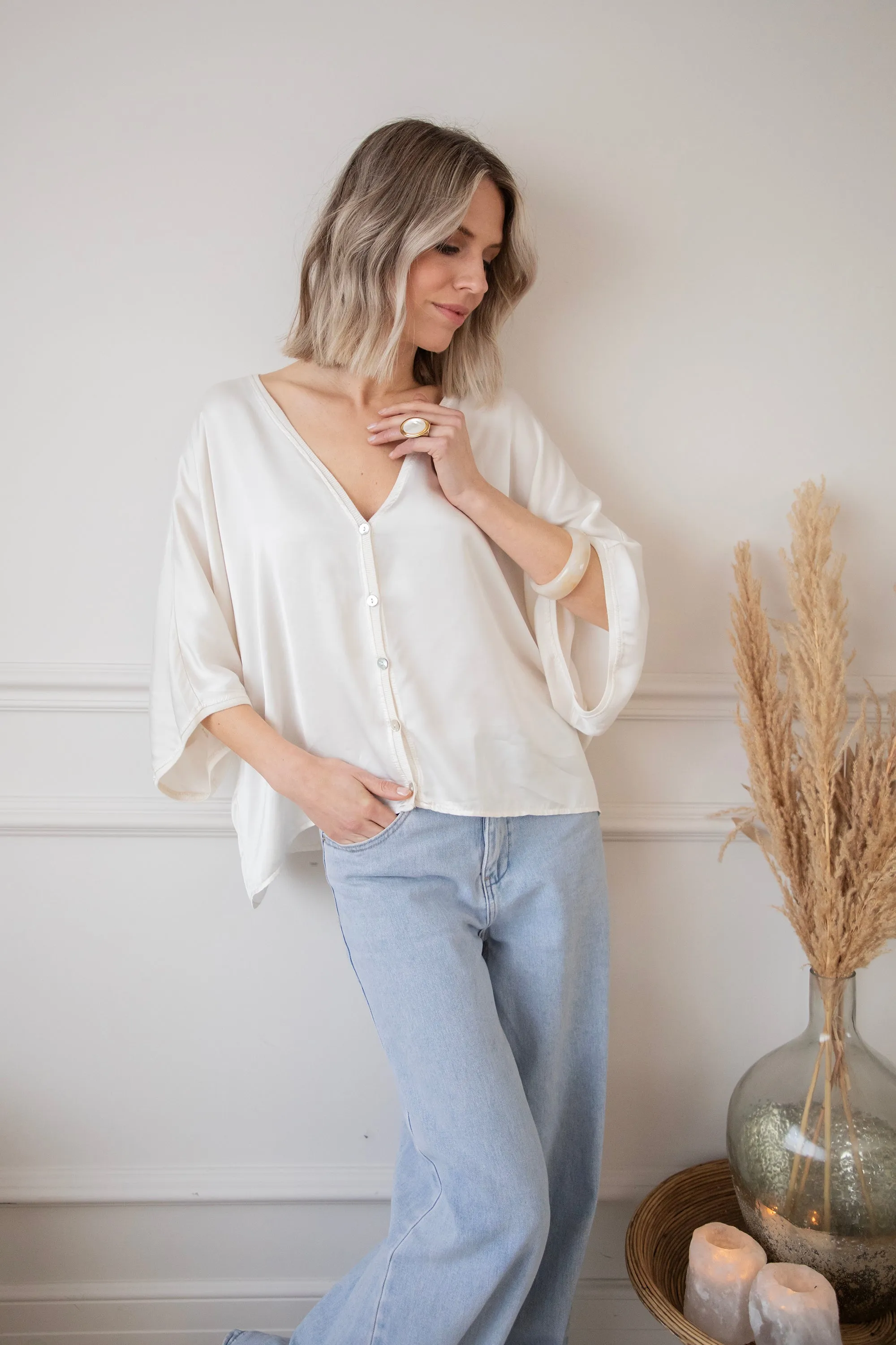 Satiny Sue Beige - Blouse