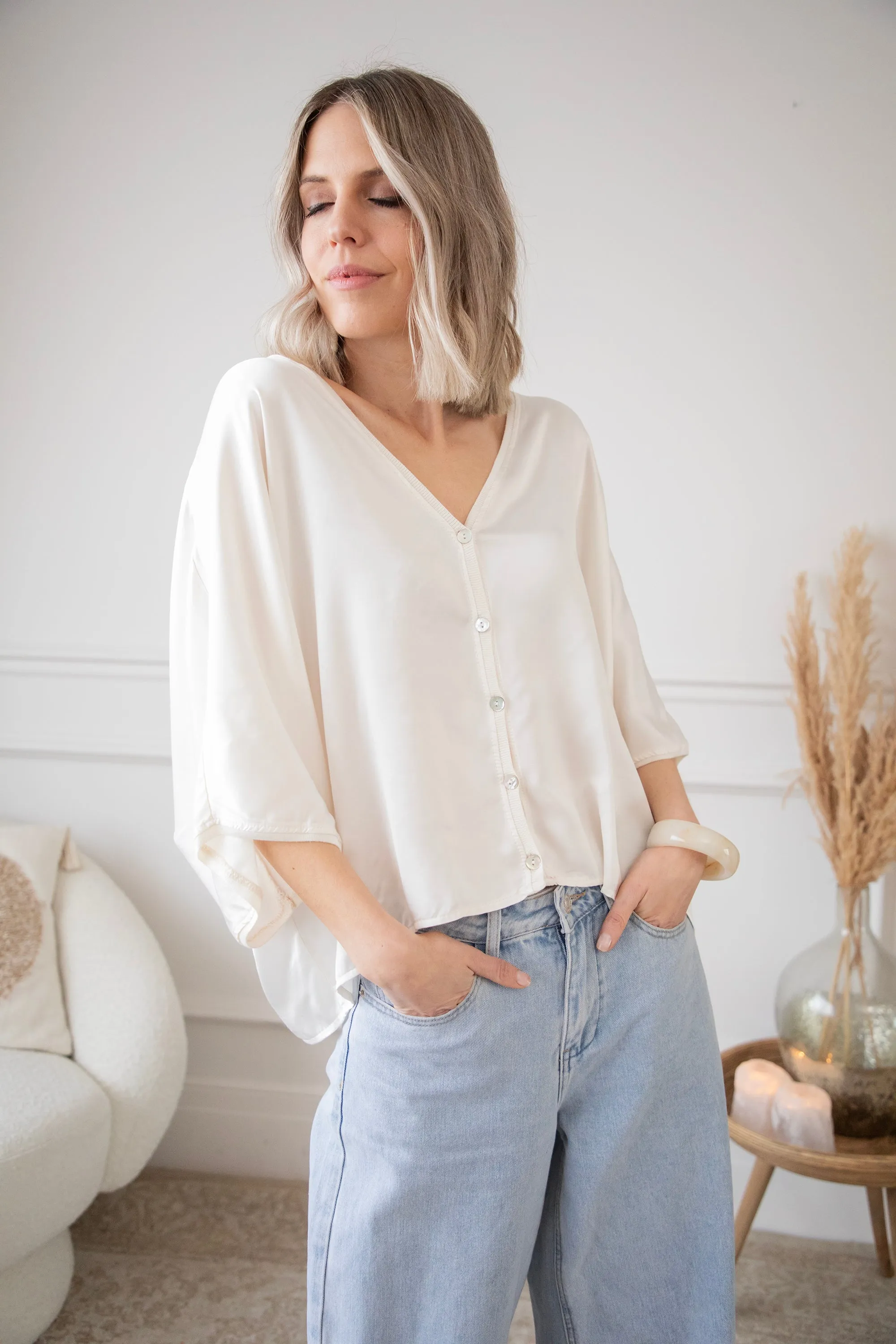 Satiny Sue Beige - Blouse