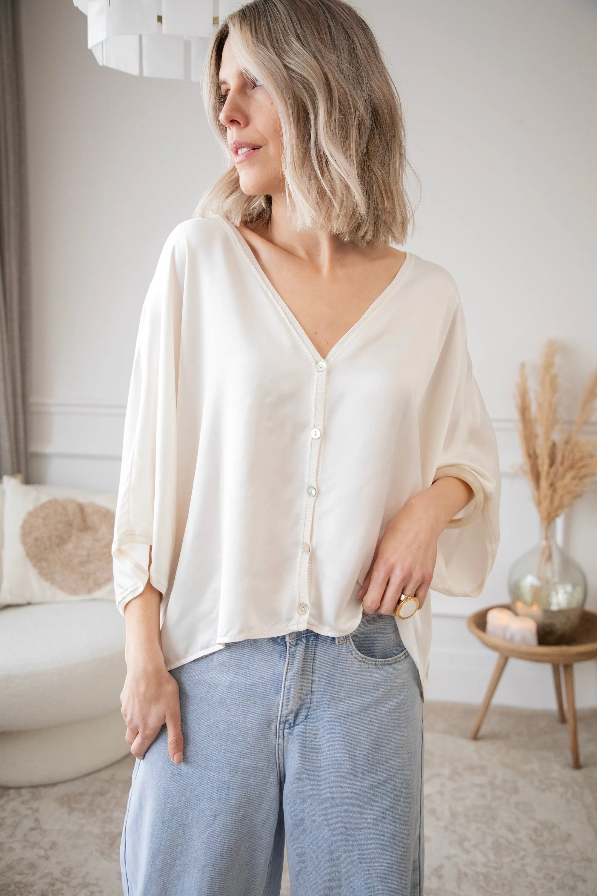 Satiny Sue Beige - Blouse