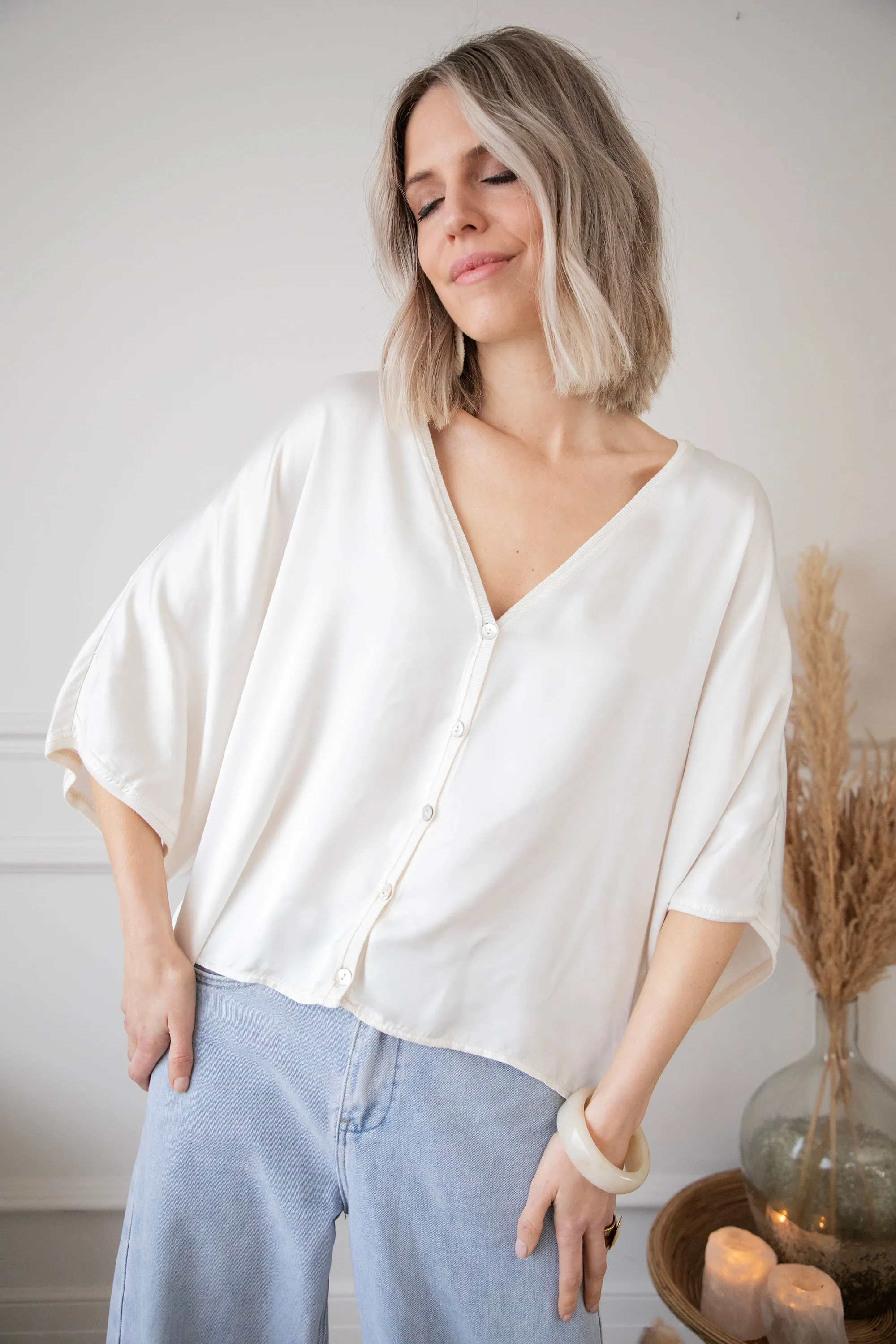 Satiny Sue Beige - Blouse