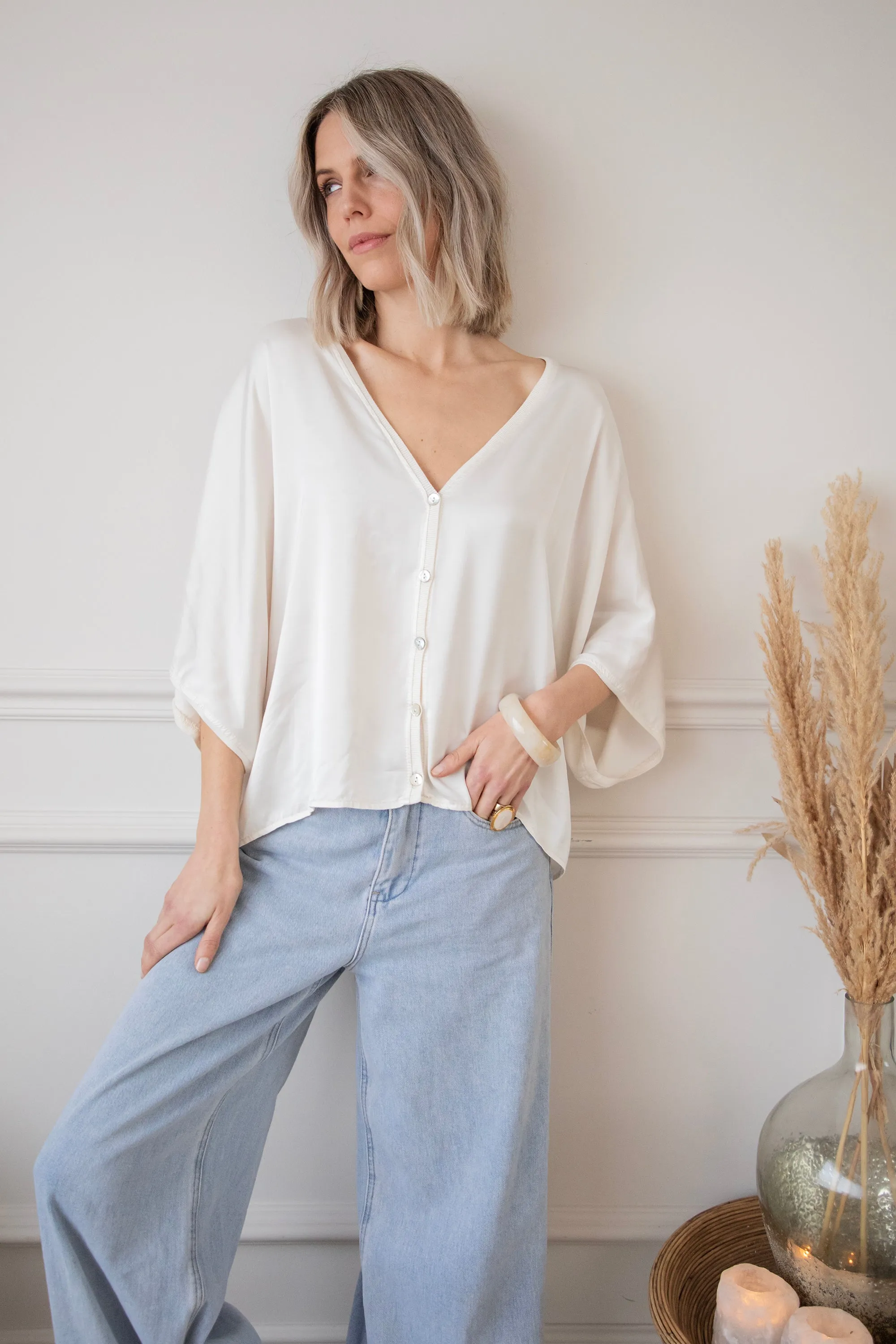 Satiny Sue Beige - Blouse