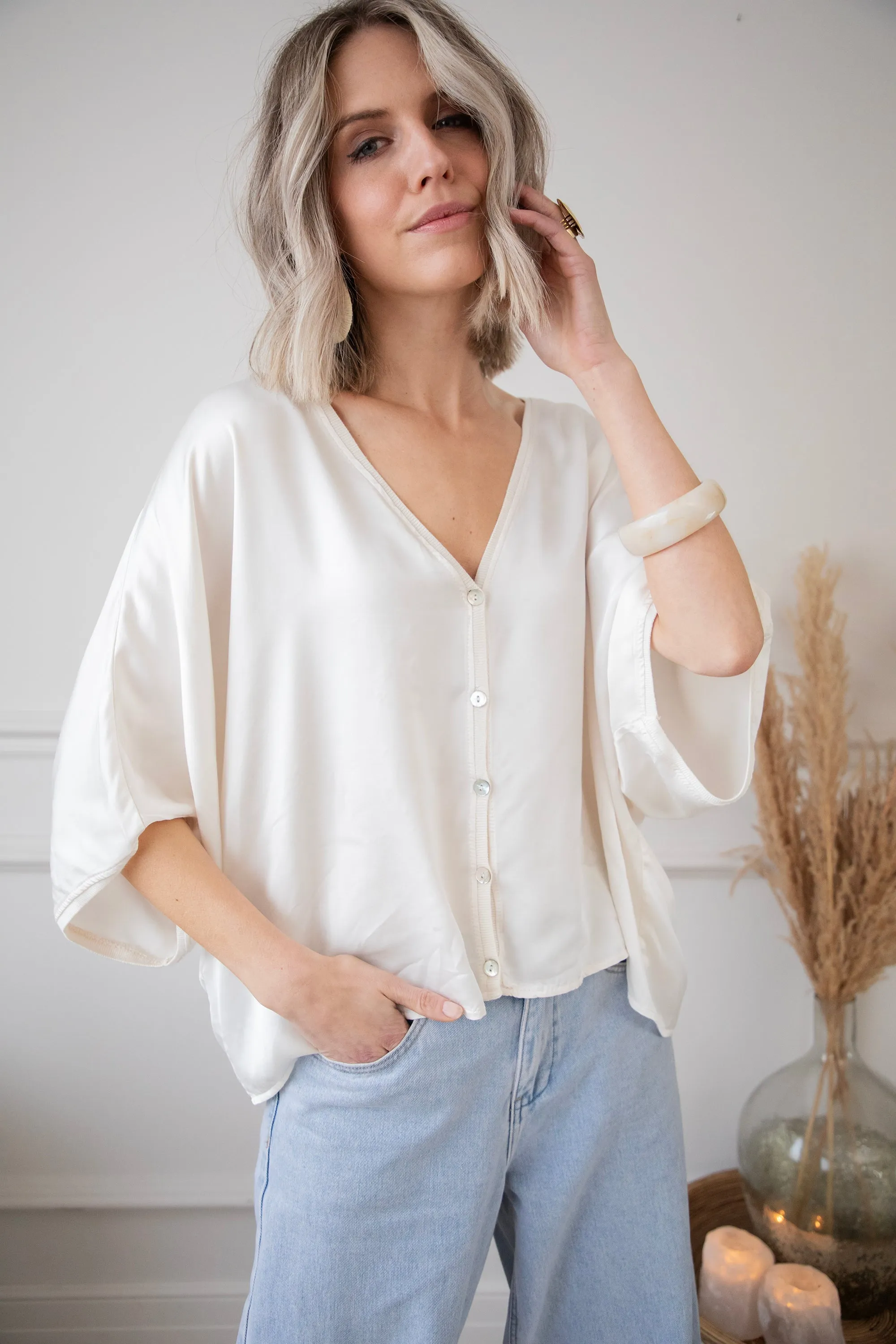 Satiny Sue Beige - Blouse