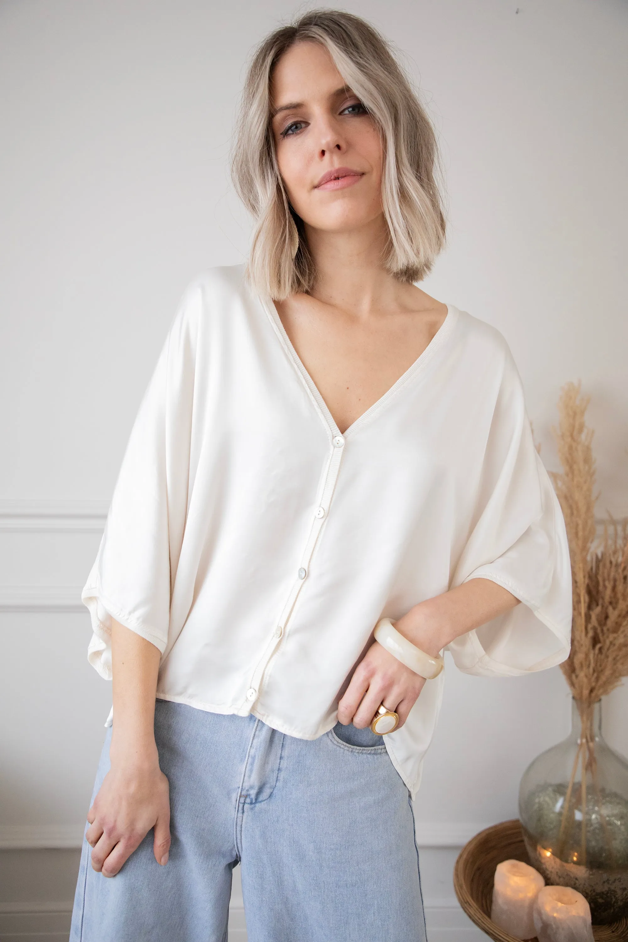 Satiny Sue Beige - Blouse