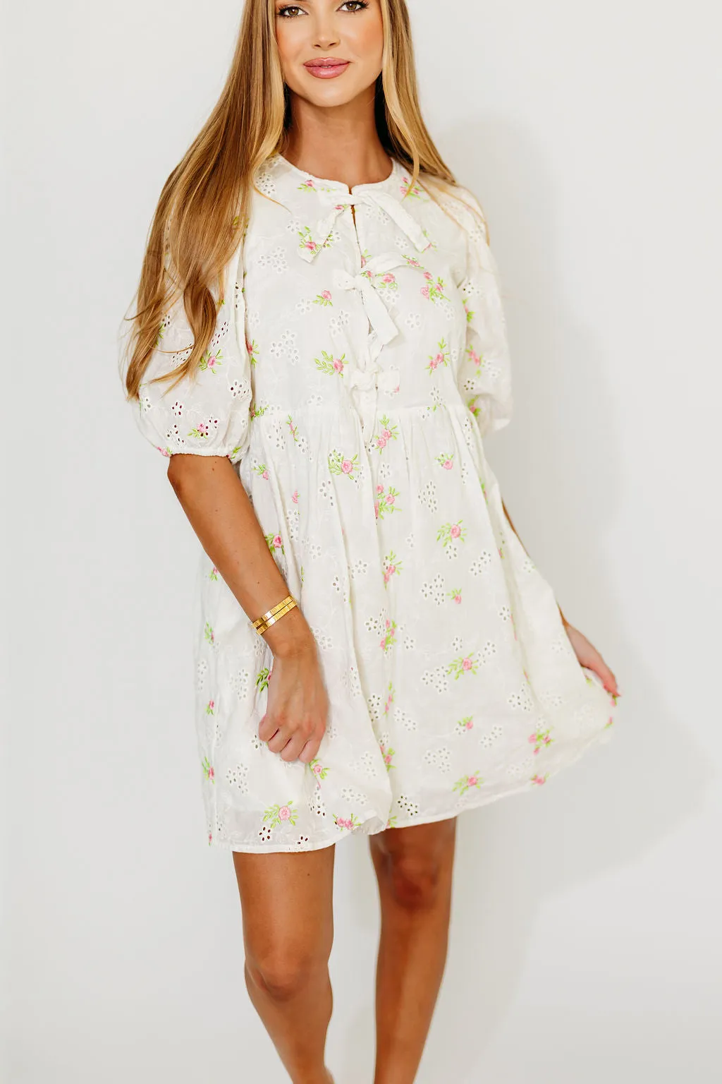 Saylor Floral Dress in White Pink