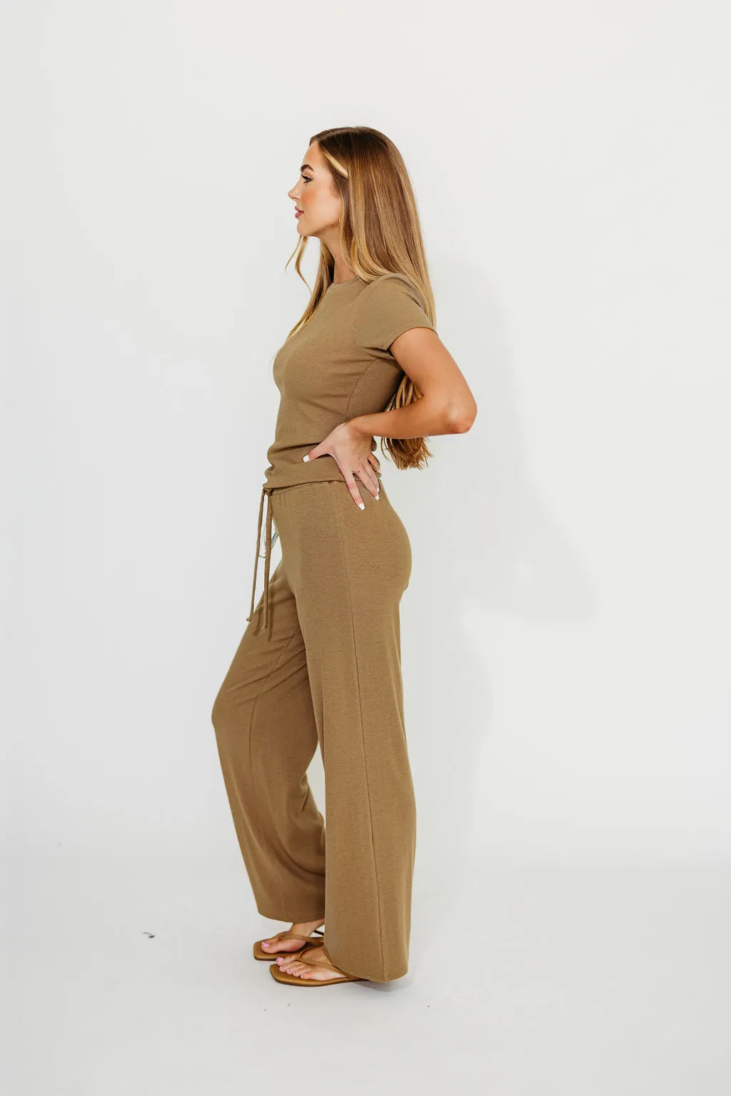The Muse Knit Ribbed Short Sleeve Top & Pants Set in Mocha