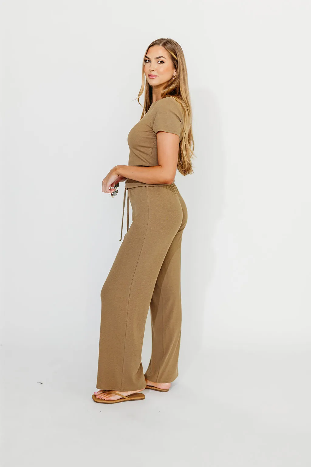 The Muse Knit Ribbed Short Sleeve Top & Pants Set in Mocha