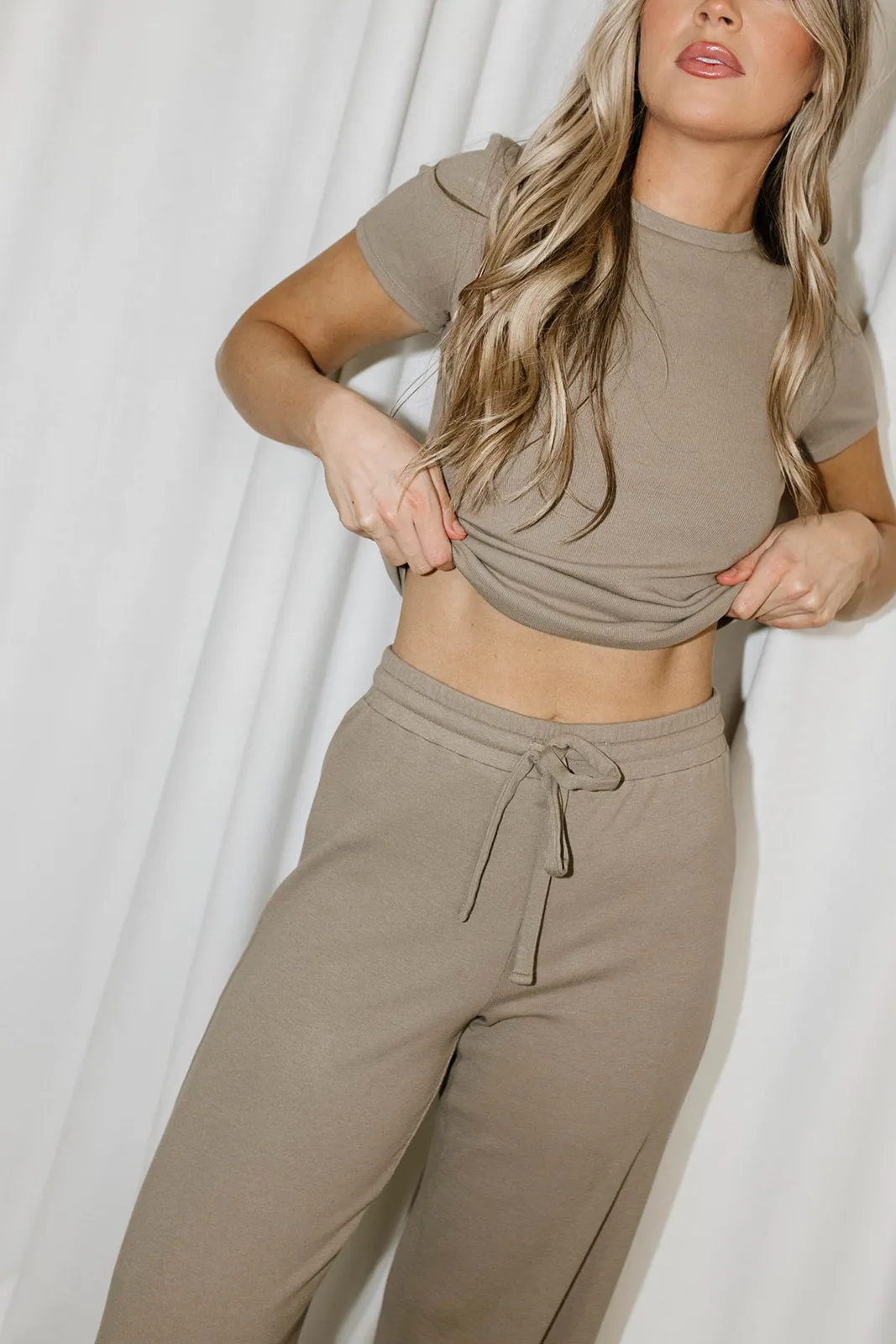 The Muse Knit Ribbed Short Sleeve Top & Pants Set in Mocha