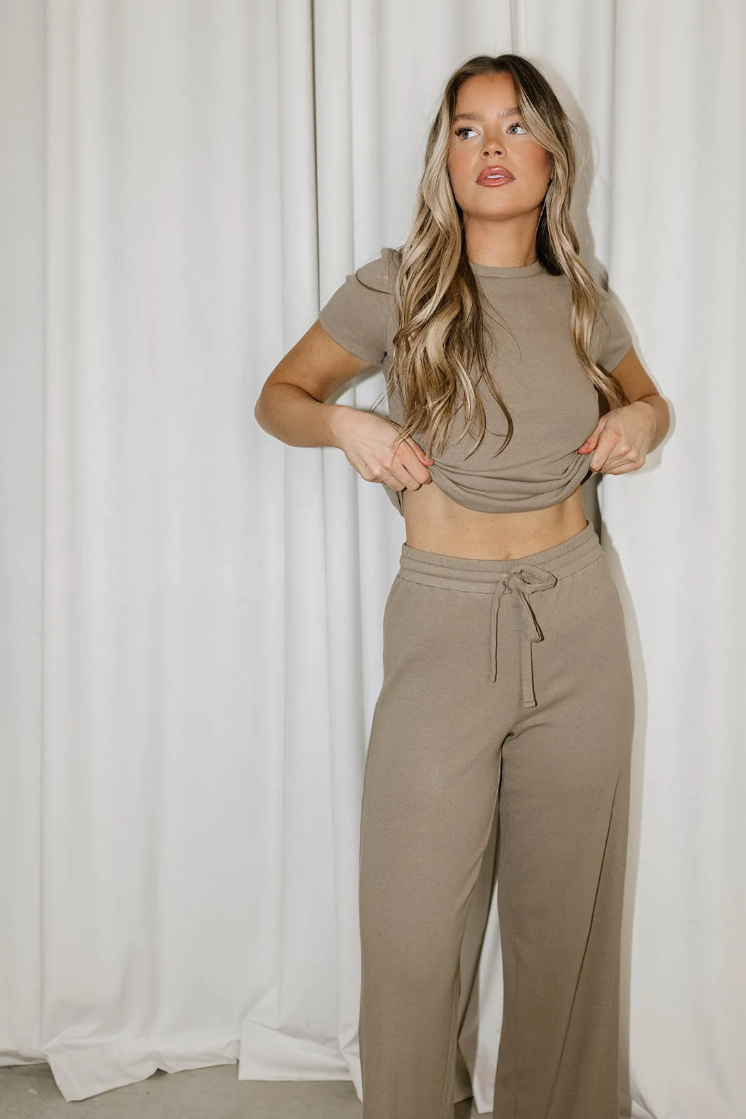 The Muse Knit Ribbed Short Sleeve Top & Pants Set in Mocha