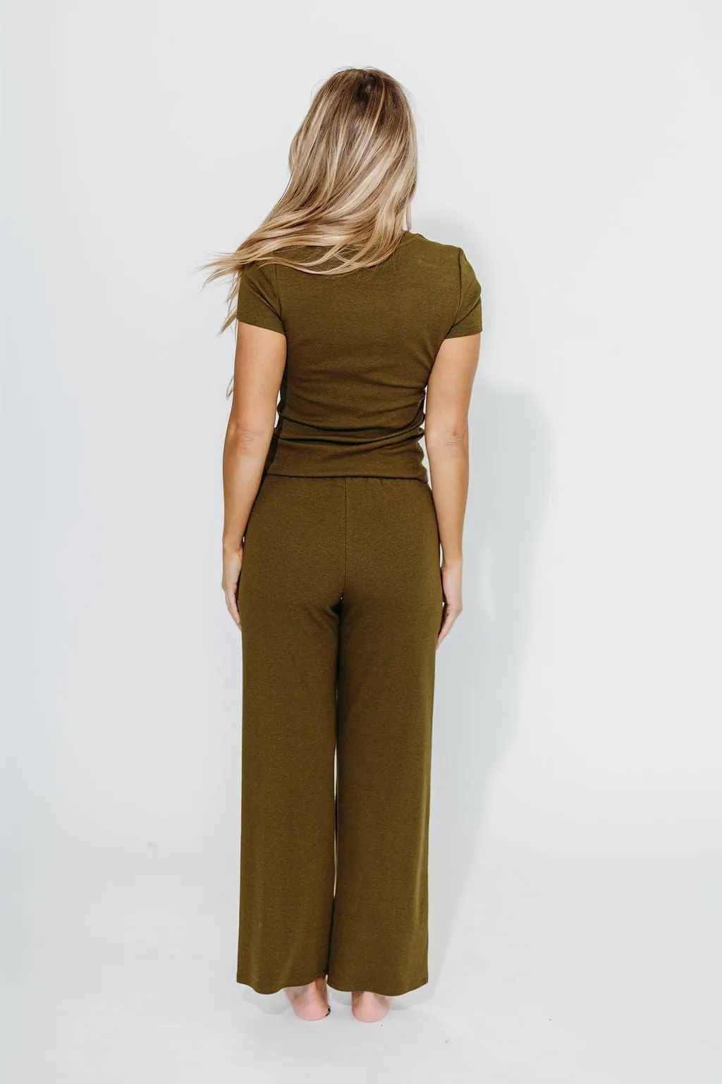 The Muse Knit Ribbed Short Sleeve Top & Pants Set in Olive
