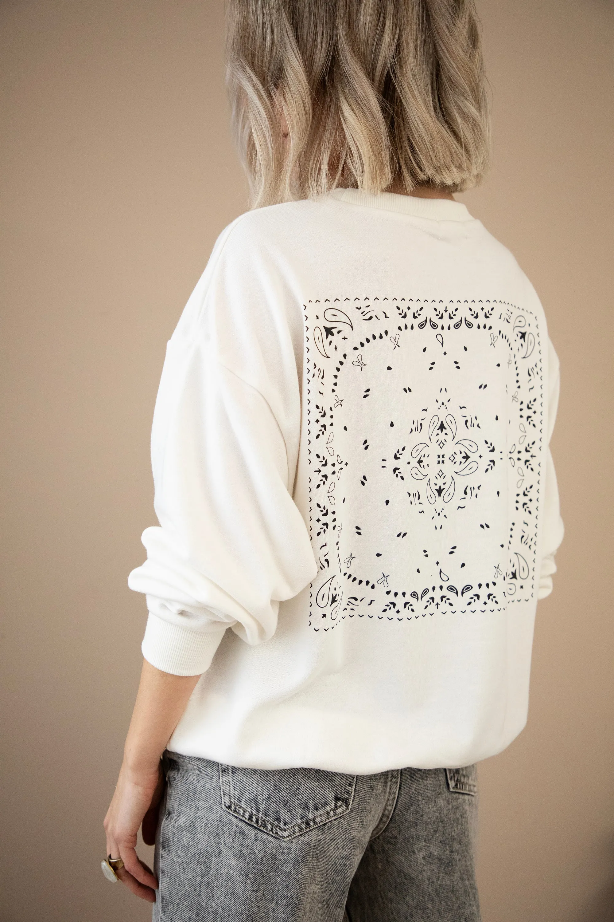 The One With The Smile Off White/Pink - Sweater